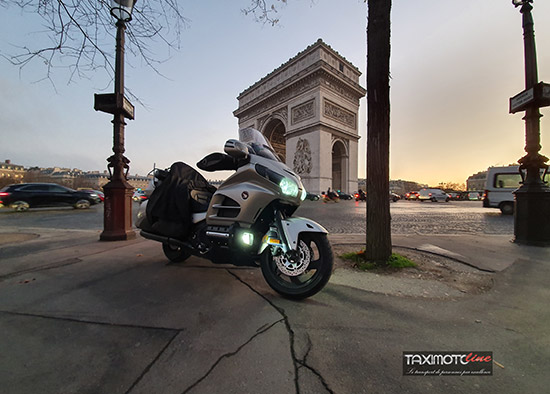 balade touristique en TaxiMoto Paris balade touristique en TaxiMoto Paris